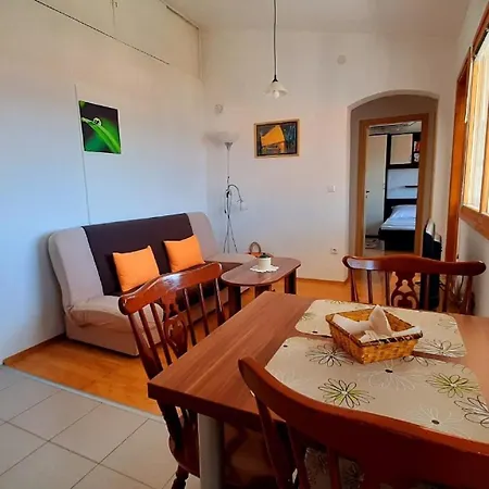 Apartment Mit Blick Auf Wasser Trogir